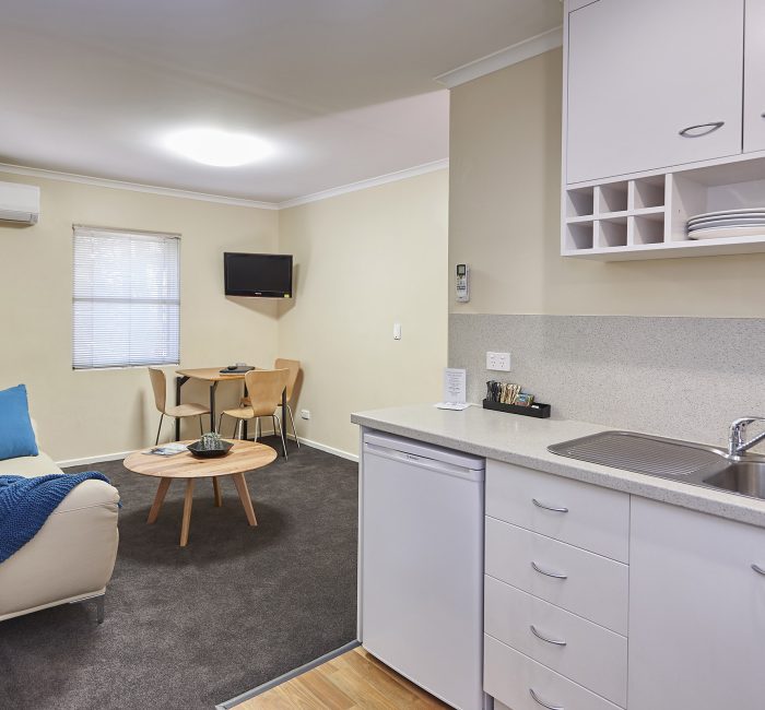 Elphin-Motel-Serviced-Apartments-2-bedroom-apartment-Kitchen