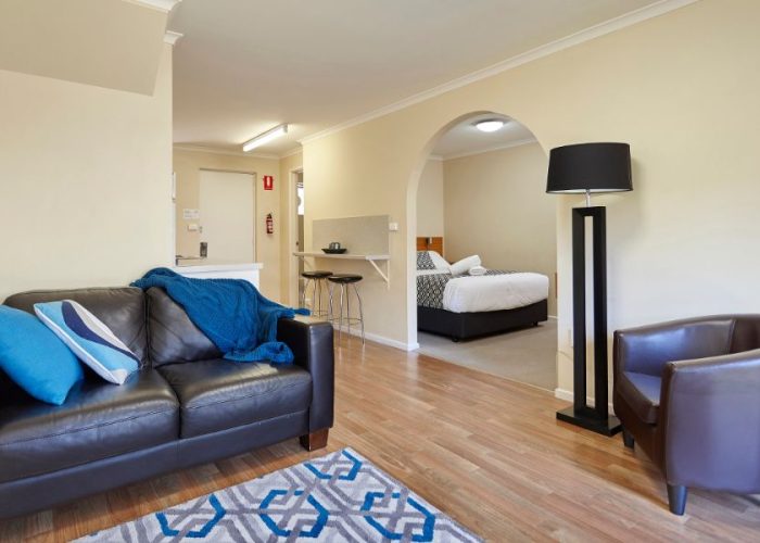 Elphin-Villas-2-bedroom-Courtyard-Living