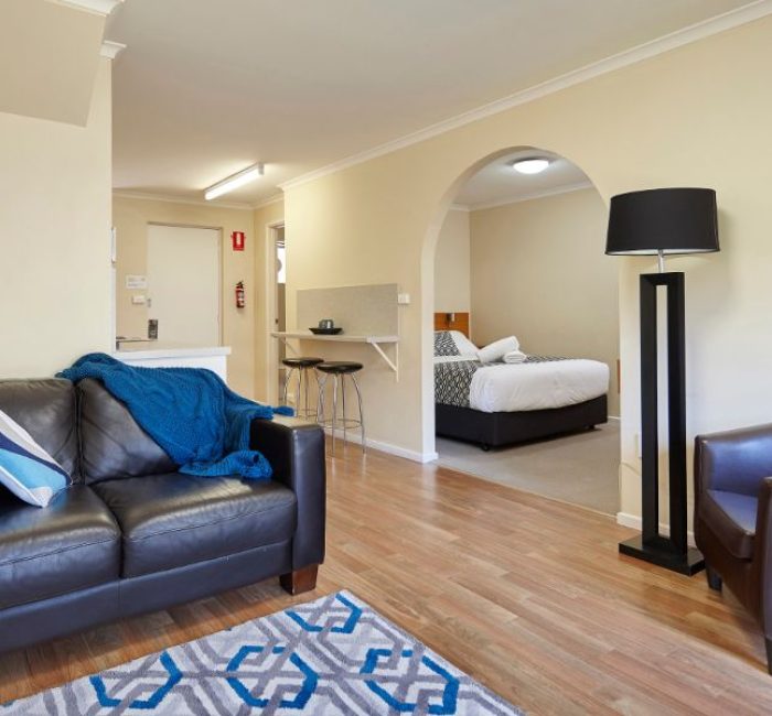 Elphin-Villas-2-bedroom-Courtyard-Living