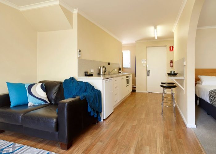 Elphin-Villas-2-bedroom-Courtyard-living-and-kitchette