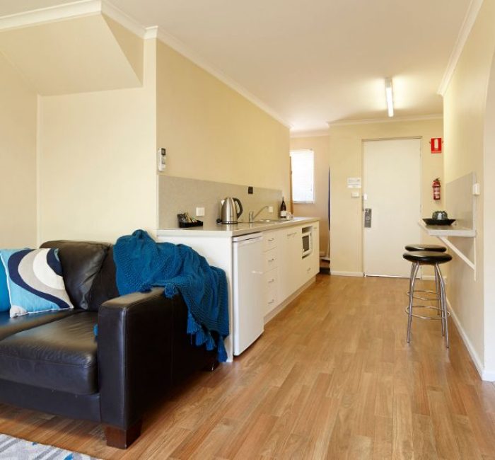 Elphin-Villas-2-bedroom-Courtyard-living-and-kitchette