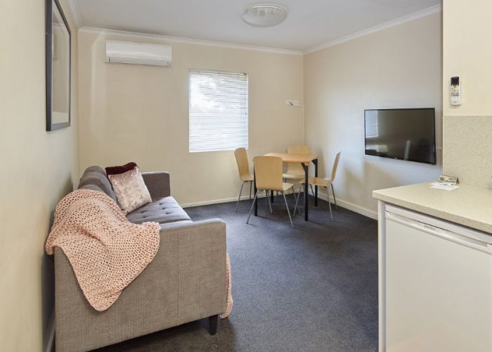 Elphin-Villas-2-bedroom-Upstairs-Kitchen-and-living