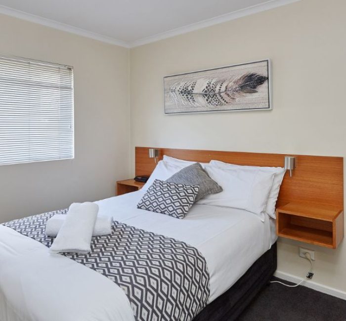 Elphin-Villas-2-bedroom-Upstairs-Queen