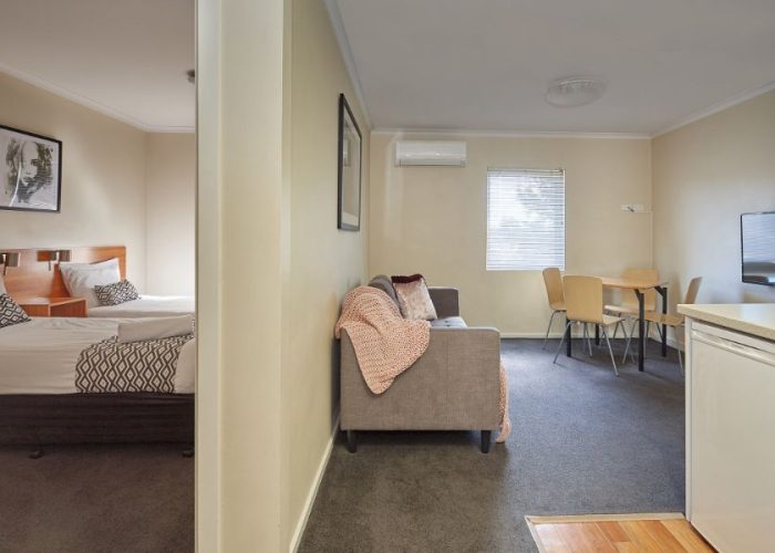 Elphin-Villas-2-bedroom-Upstairs-Singles-and-Lounge